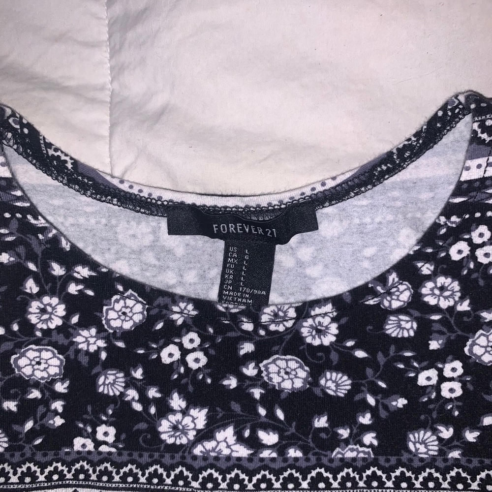 Patterned Crop Top - Picture 4 of 5
